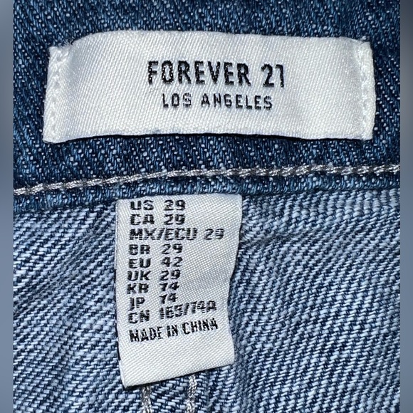 Forever 21 Los Angeles Distressed Bermuda Shorts Size 29 - Picture 3 of 3